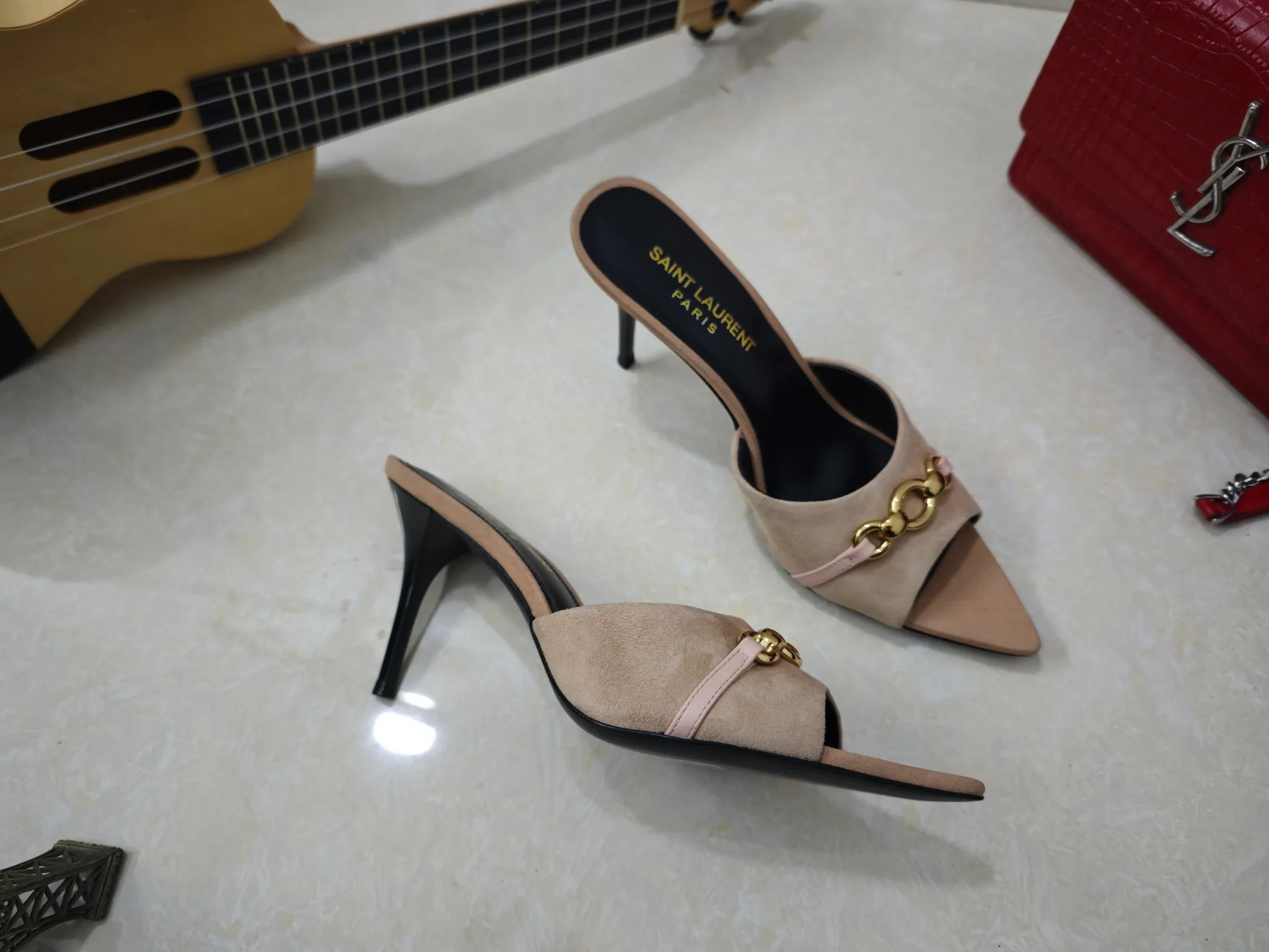 👟👟Ex-factory price 520👟👟【Saint Laurent】Yves Saint Laurent, stiletto heel YSL sandals💃2025 early spring counter synchronizes the latest styles, YSL, decoration👠 Classic and high-quality glamorous masterpieces, the hottest spring and summer series in the counter, with temperament, fashion, classic and attractive design style 😌The effect on the feet is particularly beautiful〰️, the materials are imported from Italy 🇮🇹Black sheep, lining, and foot pads; sheepskin, mid-heeled sandals, size 35-41 (34.41.42 must be customized, non-refundable) outsole; imported genuine leather outsole, with full counter packaging